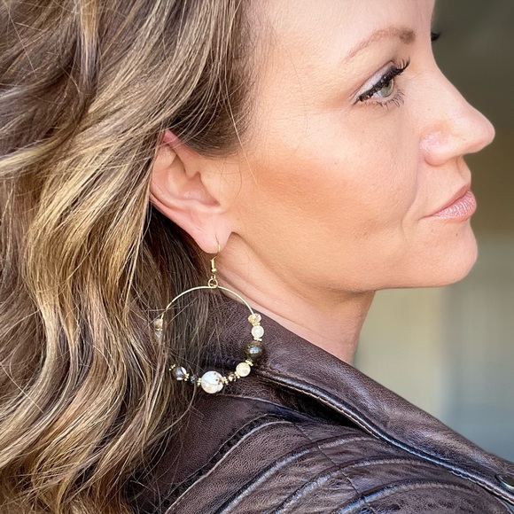 Boho beaded hoop drop dangle earrings gold tone, wire hook, large brown ivory - Picture 5 of 6